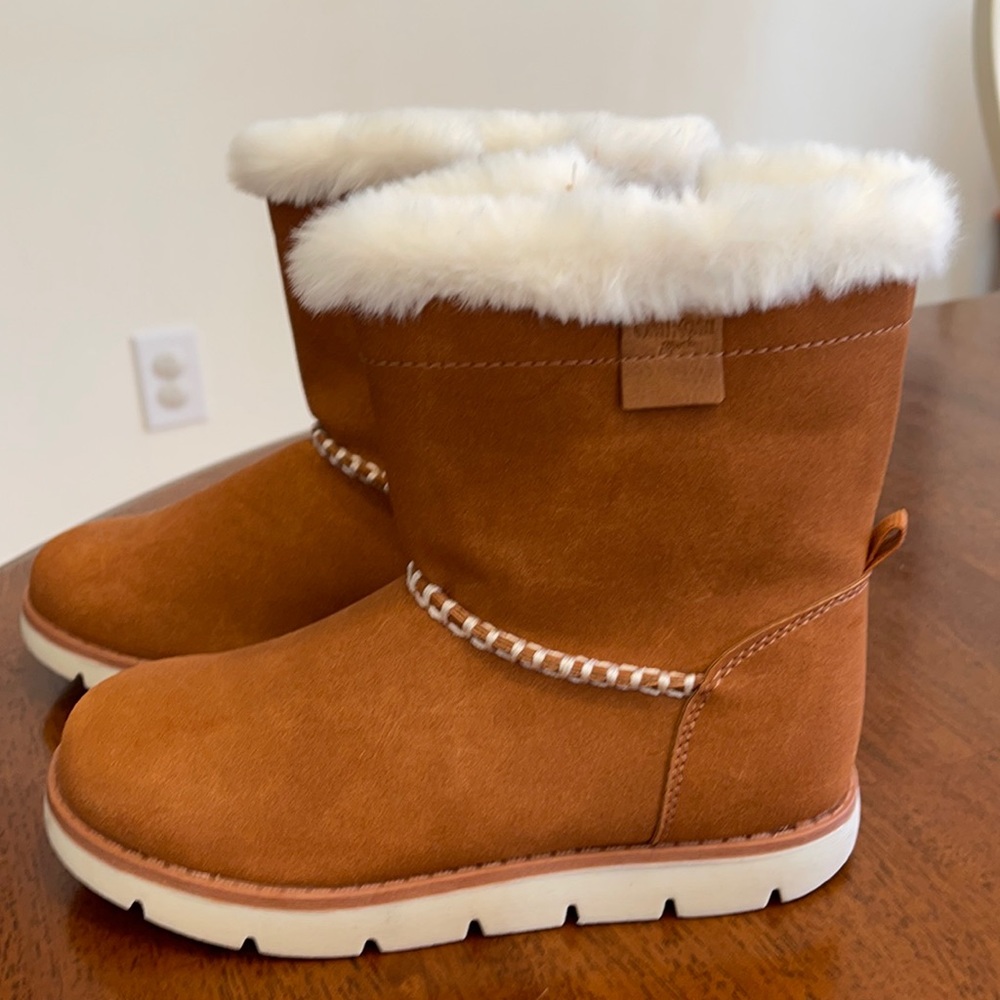 Girls OshKosh faux fur boots size 13 (little girls).